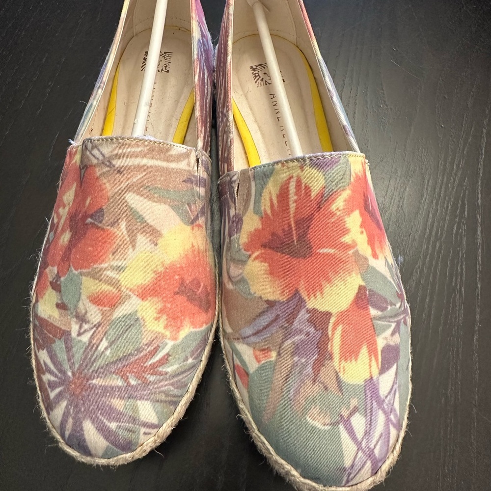 Anne Klein iFlex floral print espadrille flats - women’s shoe (only worn once)